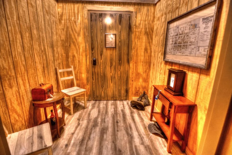 Tiroteo en Arizona - Los Más Buscados [Arizona Shootout - Most Wanted]