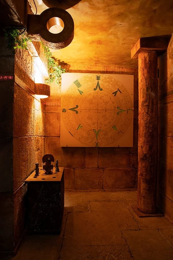 Le Temple Maya [The Mayan Temple]