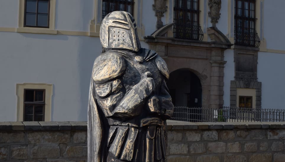 Rozpolcený Rytíř [Outdoor]