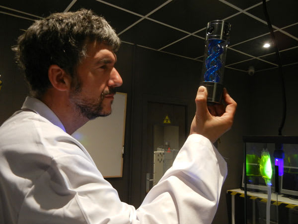 Escapa De La Colmena [Escape From the Hive]