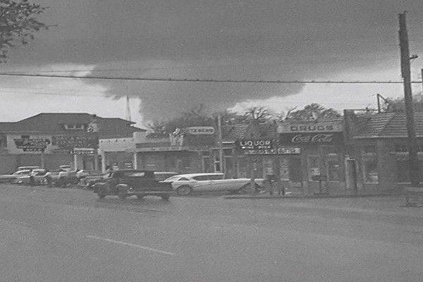 Aunt Em's Diner: Storm Warning