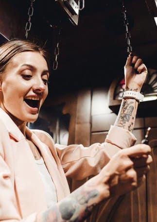 المصعد [The Lift]