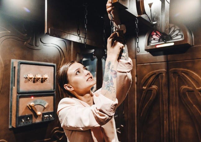 المصعد [The Lift]