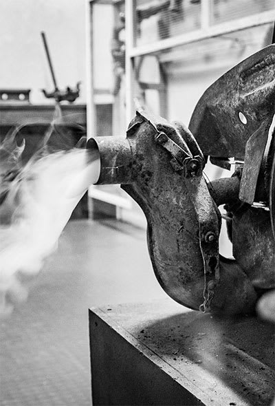 Die Verbotene Entdeckung [A Discovery Off-Limits]