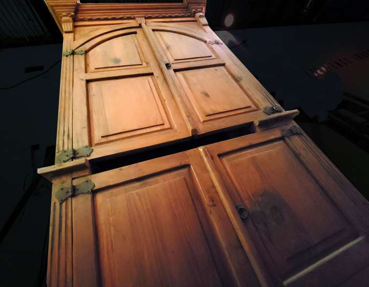 Armoire a Vendre [Wardrobe for Sale] Escape Room Escaparium Laval