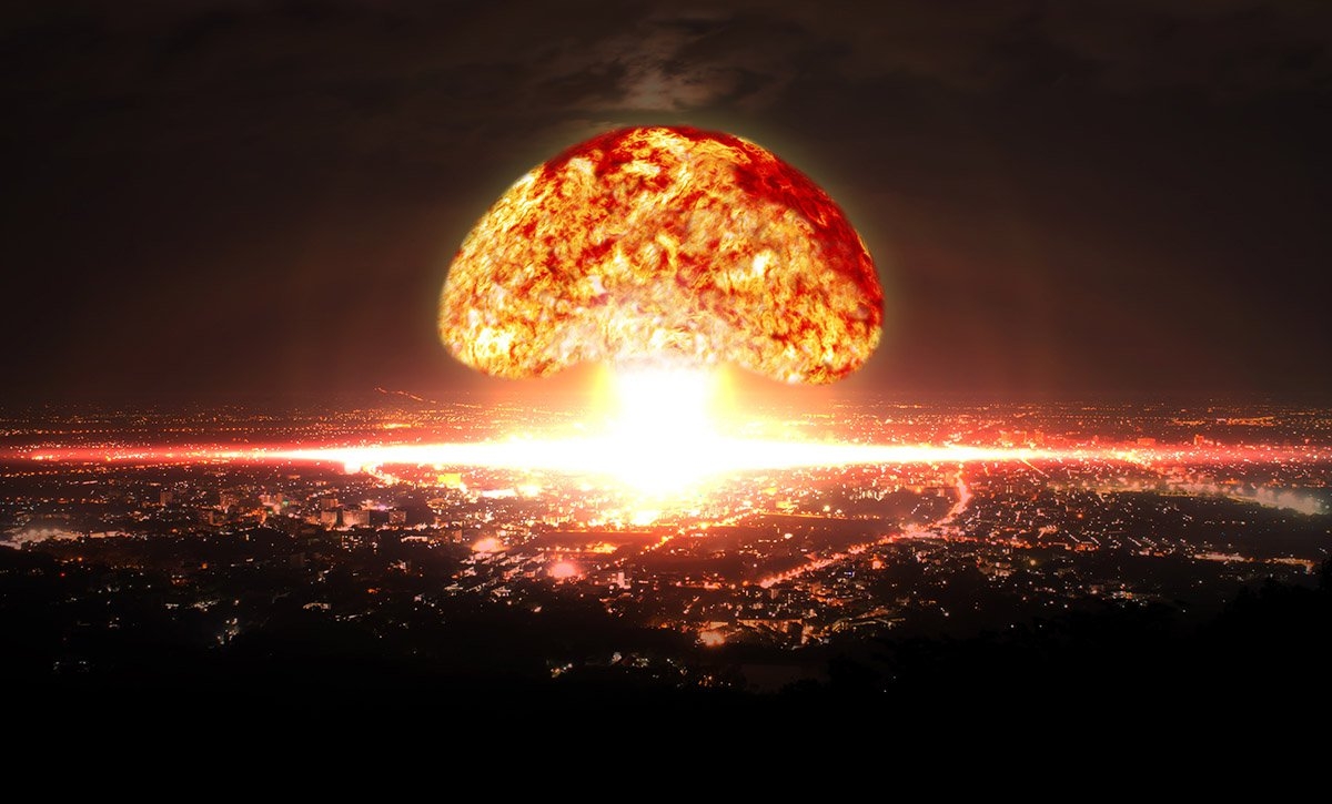 חירום [Doomsday]