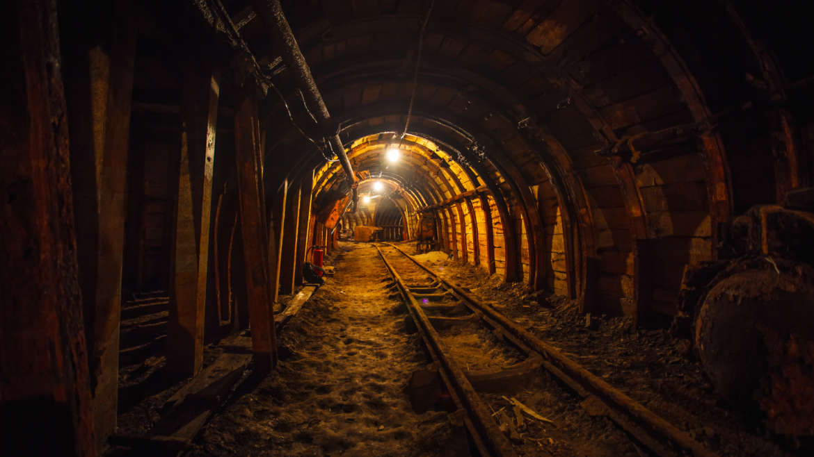 Des Intrus Dans La Mine [Intruders in the Mine]