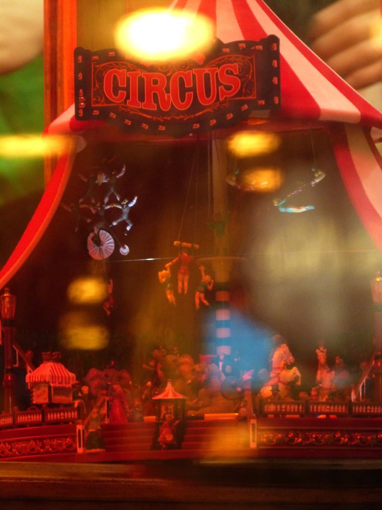 Cirkus Moelo [Circus Moelo]