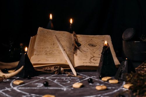 Noitaveljekset [Witch Brothers]