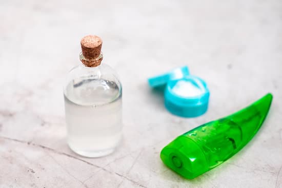Aloe Vera and Coconut Oil for men to get rid of dandruff