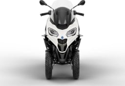 Piaggio white thumbnail 5
