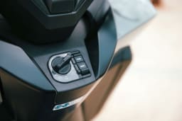 Honda Gris Falcon Perlado thumbnail 4