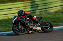 Aprilia black thumbnail 4