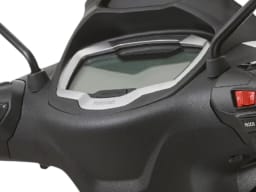 Piaggio white thumbnail 4