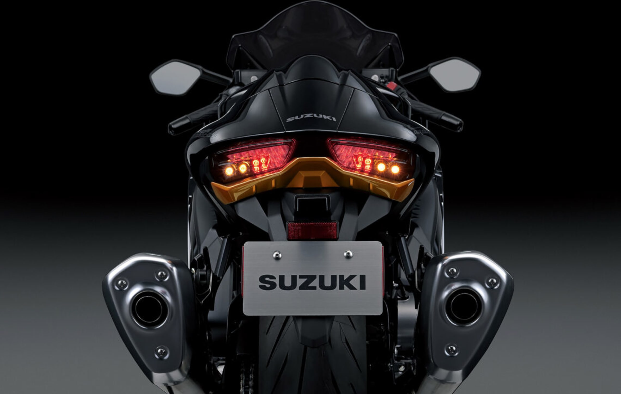 Suzuki black 3