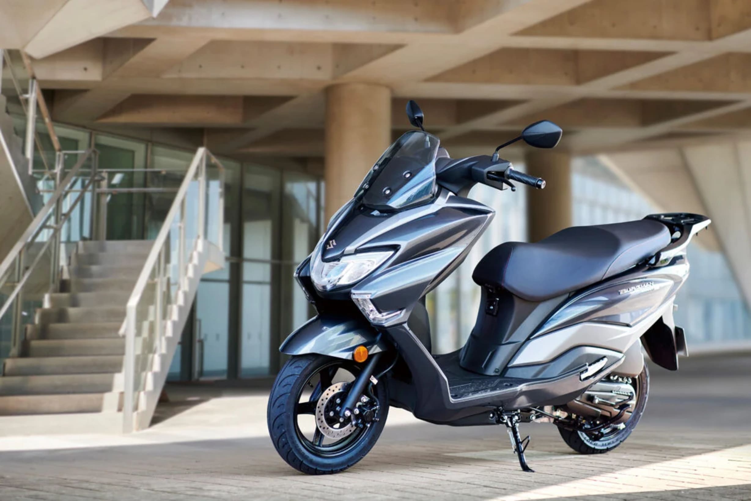 Suzuki white 3