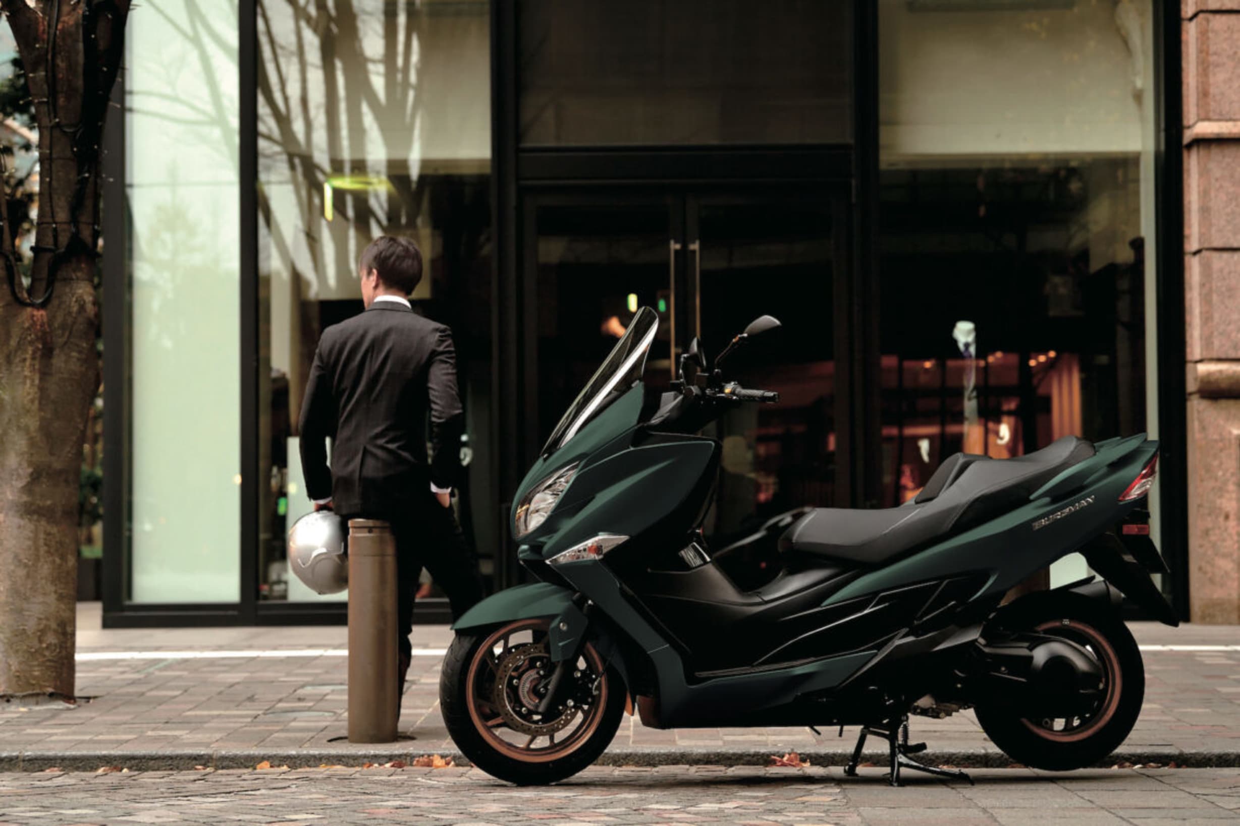 Suzuki black 2