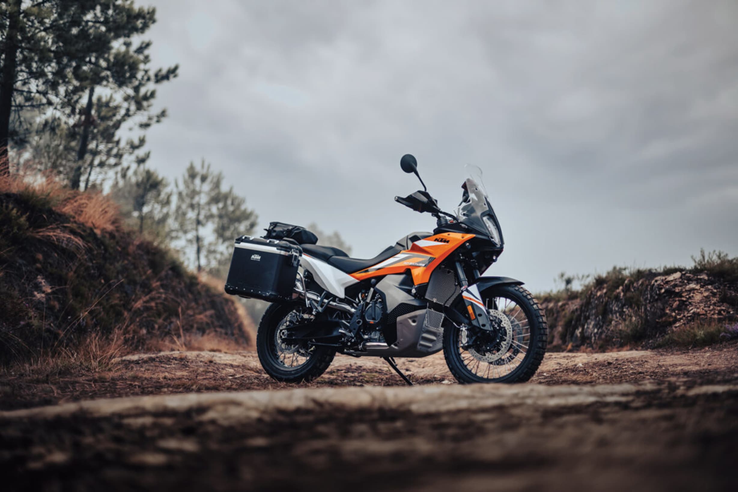KTM black 4