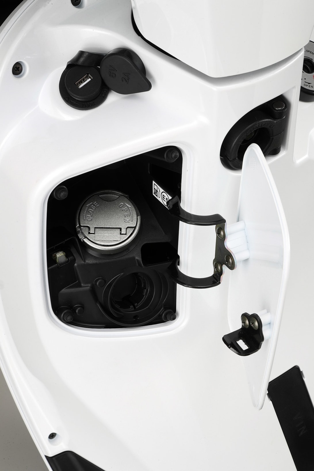 SYM white 2
