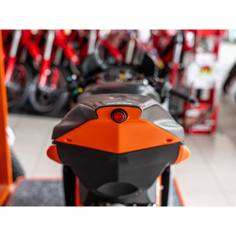 KTM_RC8C_MY23_SHOWROOM_20231118_017.jpg