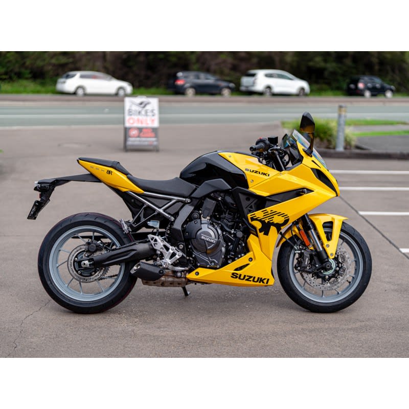 SUUZKI_GSX8R_YELLOW_DEMO_20240409_001.jpg