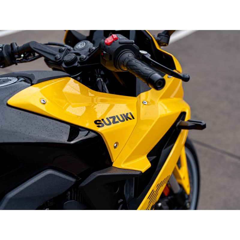 SUUZKI_GSX8R_YELLOW_DEMO_20240409_011.jpg