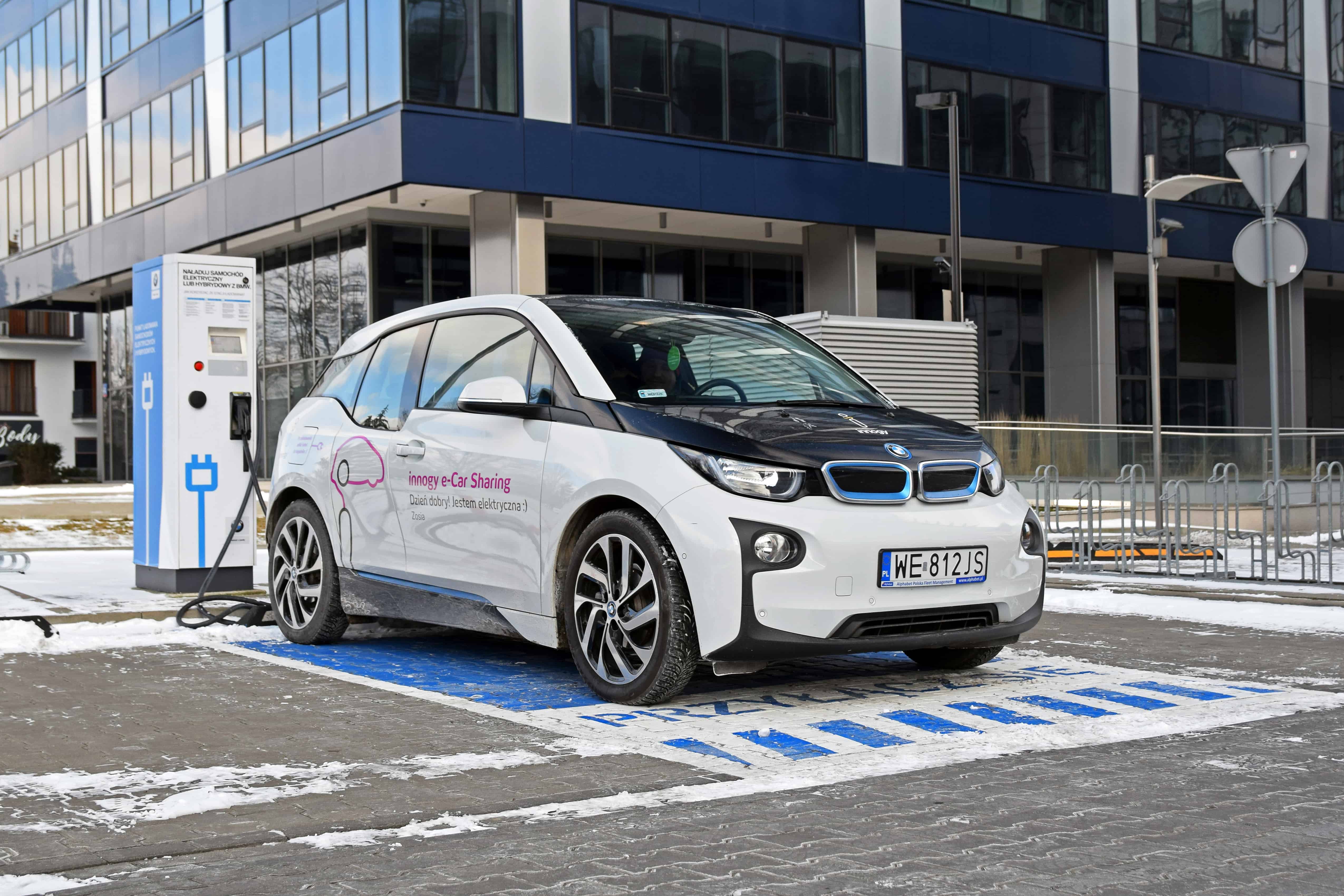 BMW Recalls 2018 Hybrid Electric Vehicles That Could Lose Power While