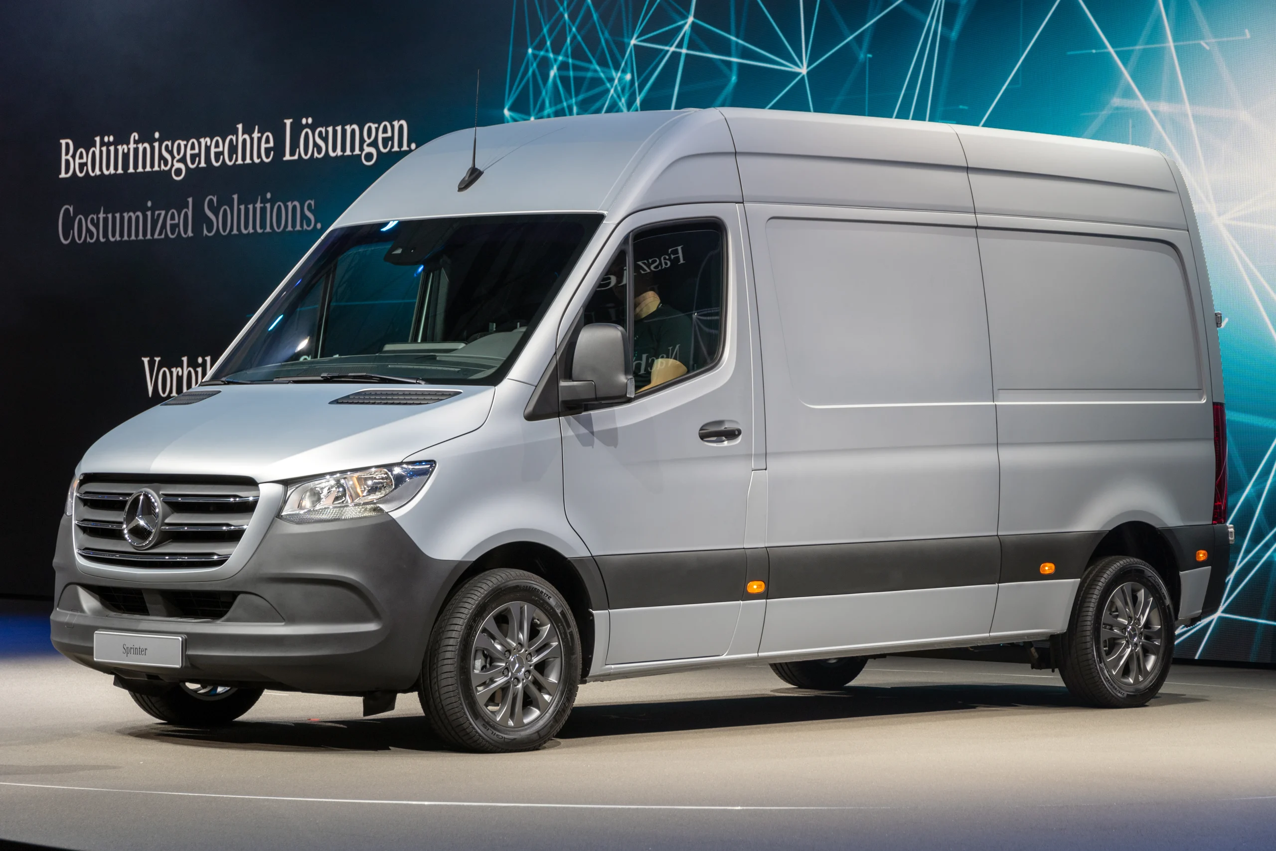 Daimler recalls vans with malfunctioning rearview camera | MotorSafety.org