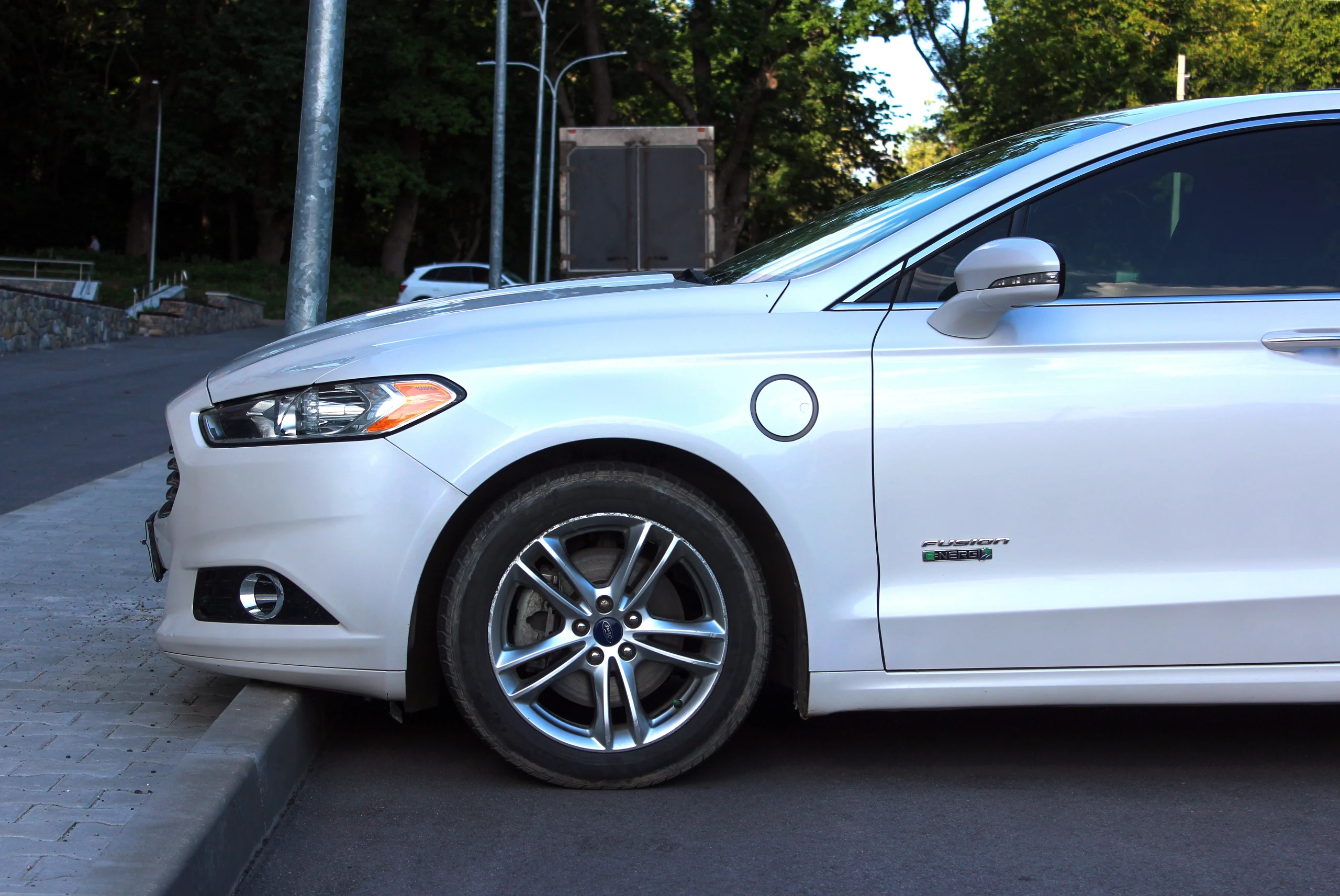 Ford recalls Fusion hybrid vehicles that may stall or catch fire