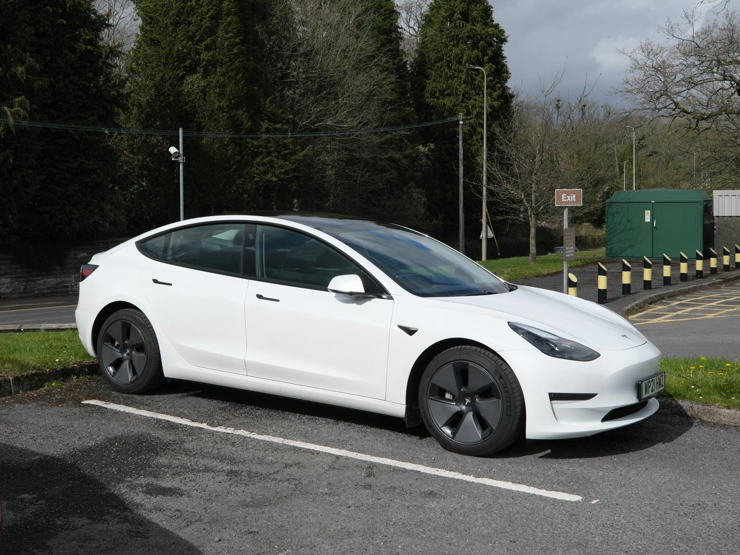 Tesla recalls Model 3 and Model Y cars over faulty tail lamps ...