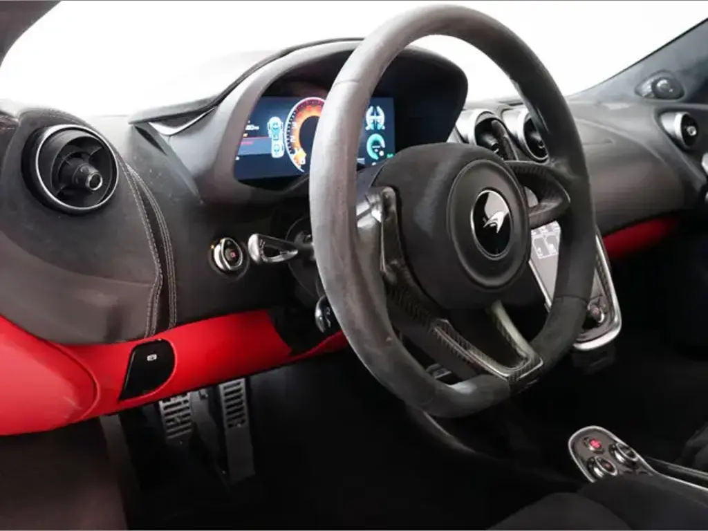570S Coupe vehicle image