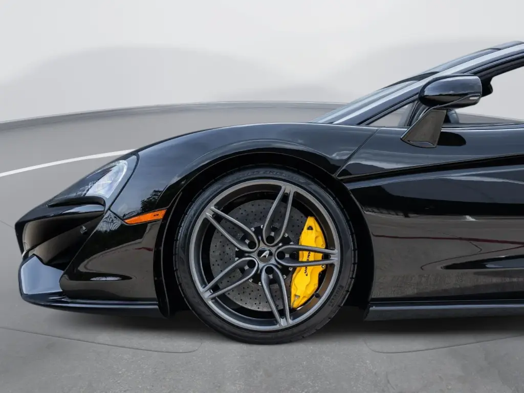 570S Spider vehicle image