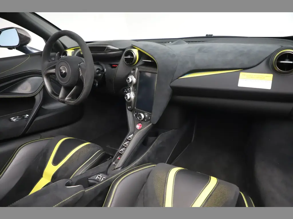 720S Spider vehicle image