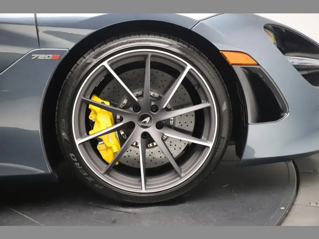 720S Spider vehicle image