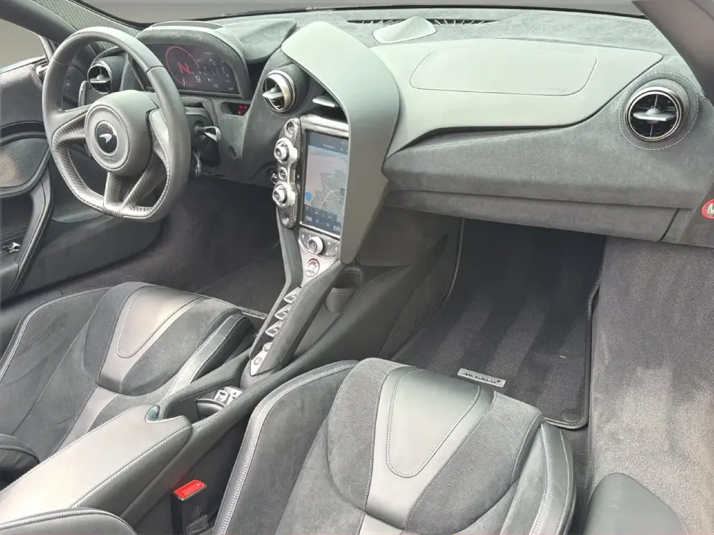 720S Spider vehicle image