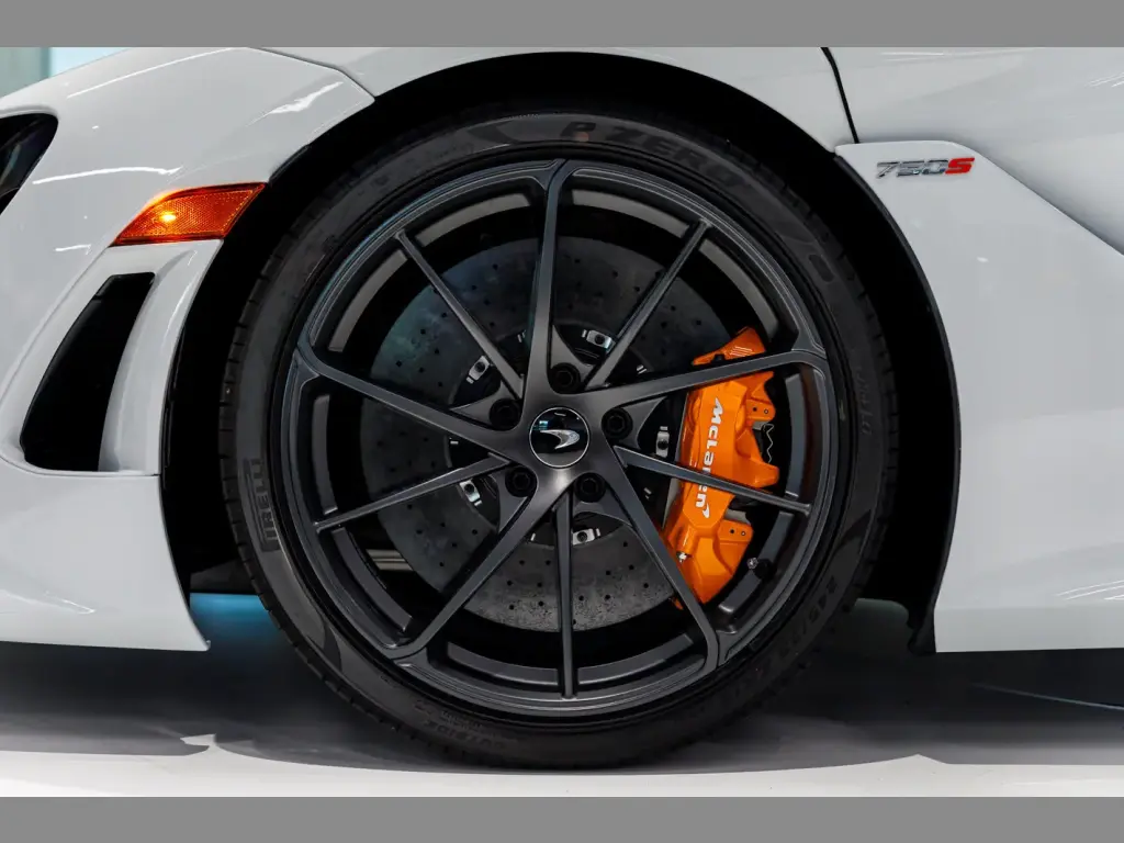 750S Coupe vehicle image