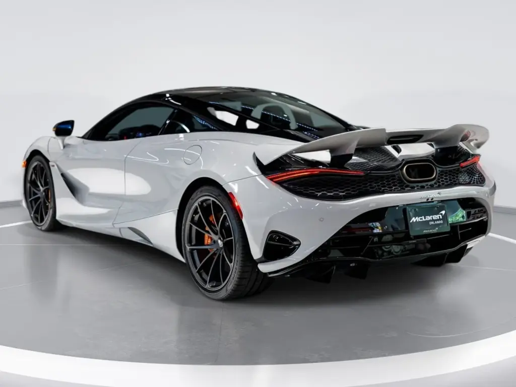 750S Coupe vehicle image