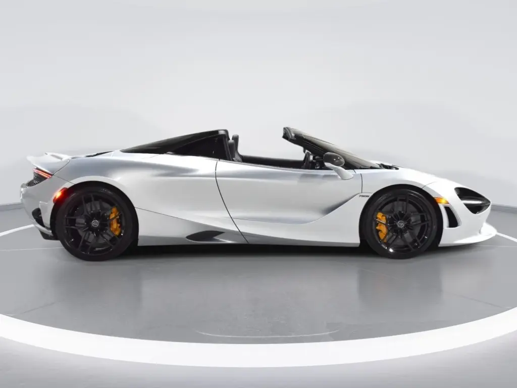 750S Spider vehicle image