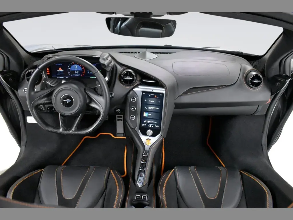 750S Spider vehicle image