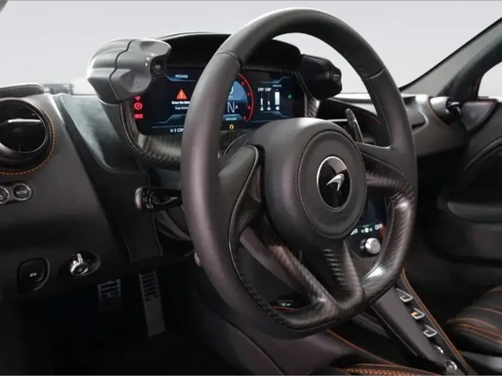750S Spider vehicle image