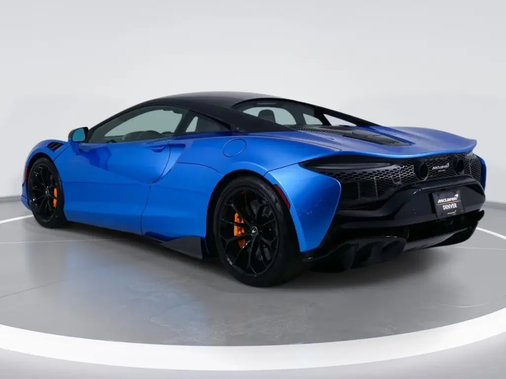 Artura vehicle image
