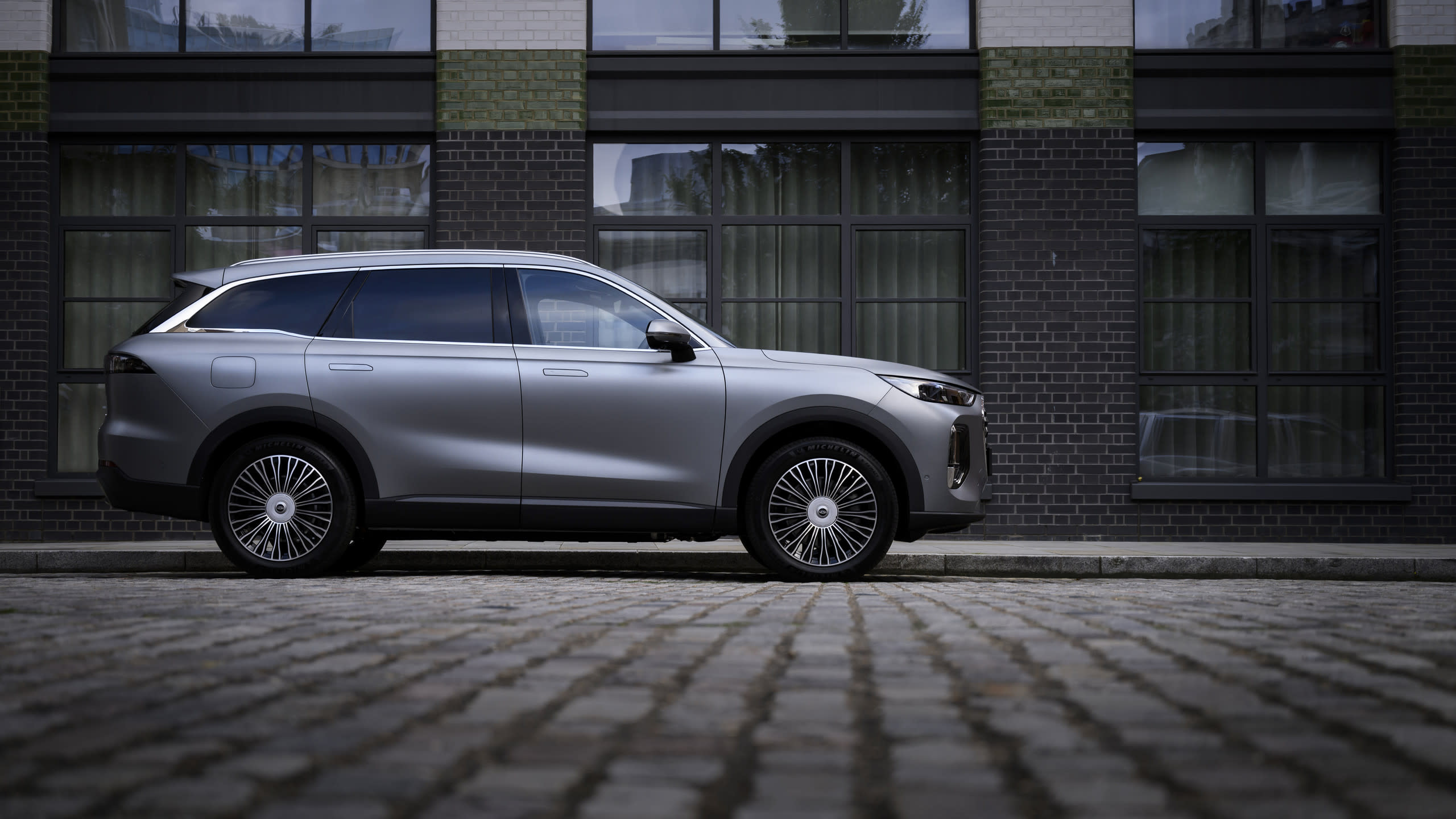How do cars qualify for the programme?