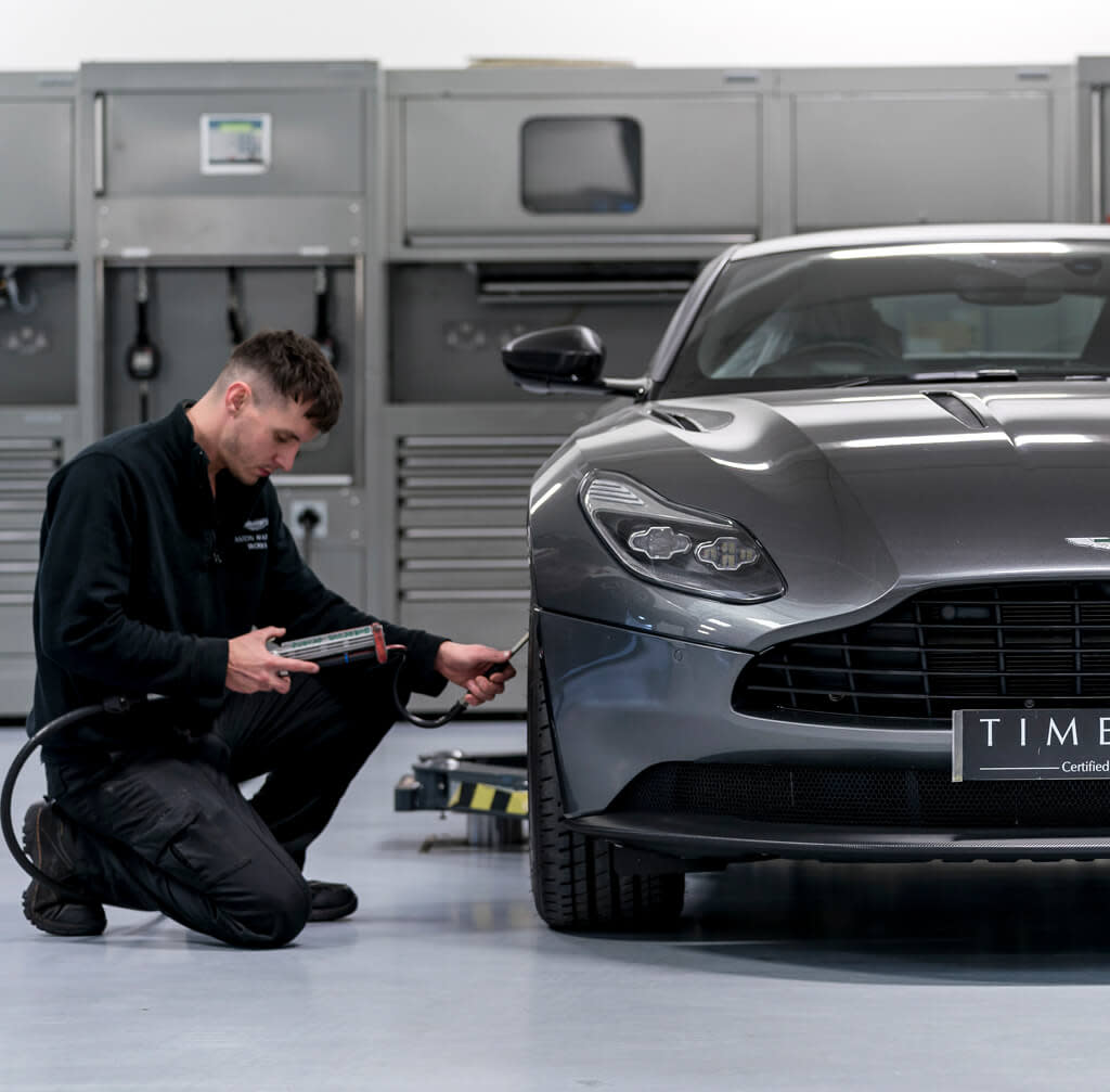 アストンマーティン中古 | 2023 V12 Vantage Coupe、Aston Martin