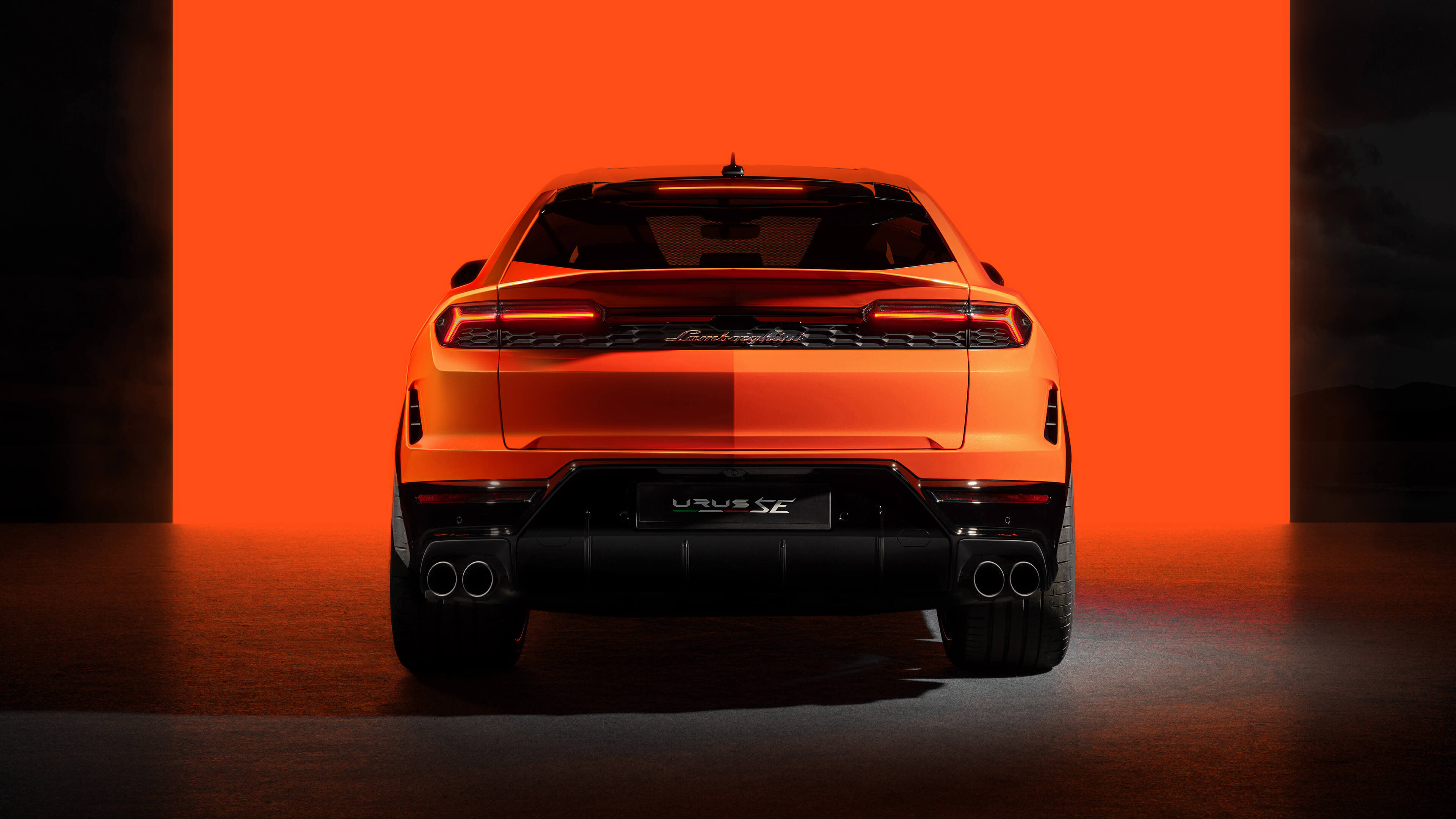 兰博基尼 Urus SE 的后视图
