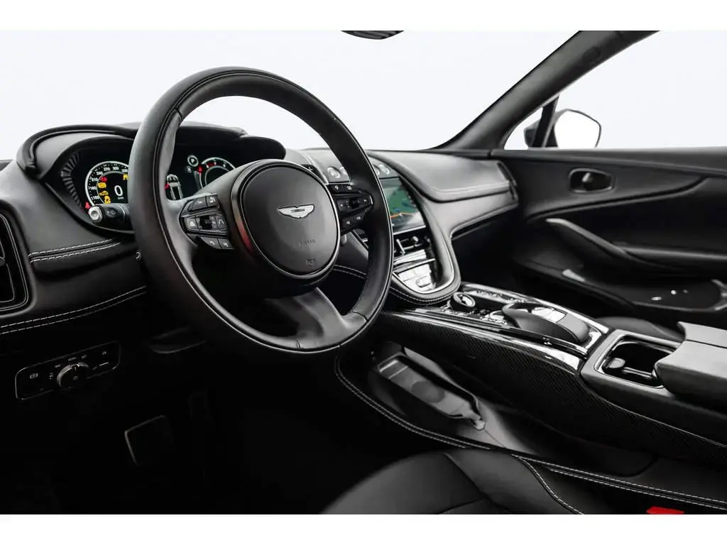 2023 DBX 707 SUV V8 thumbnail vehicle image 2