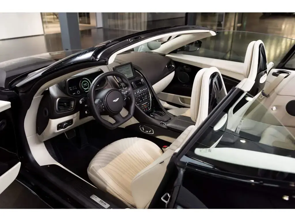 2022 DB11 V8 Volante thumbnail vehicle image 2