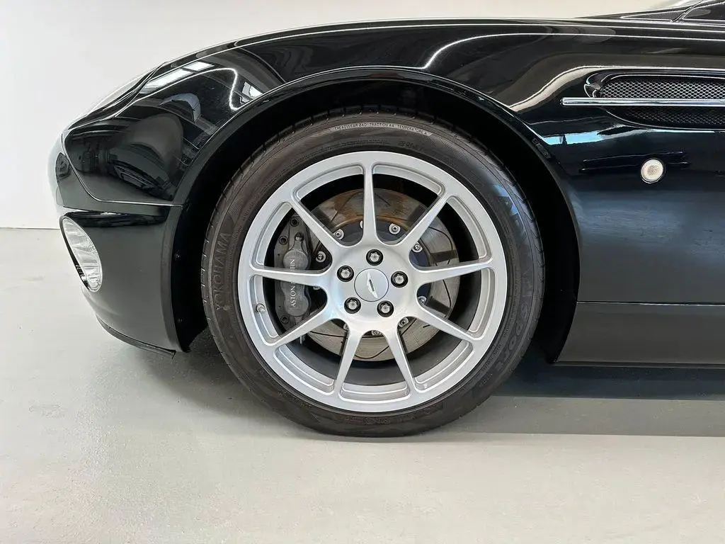 2004 V12 Vanquish thumbnail vehicle image 3