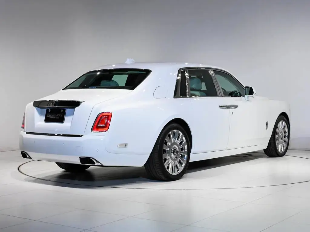 Full vehicle details of 2021 Rolls-Royce Phantom Phantom アークティック ホワイト シーシェル  シルバー バーチ available for sale at Rolls-Royce Motor Cars Tokyo 4-1  Kioi-Cho