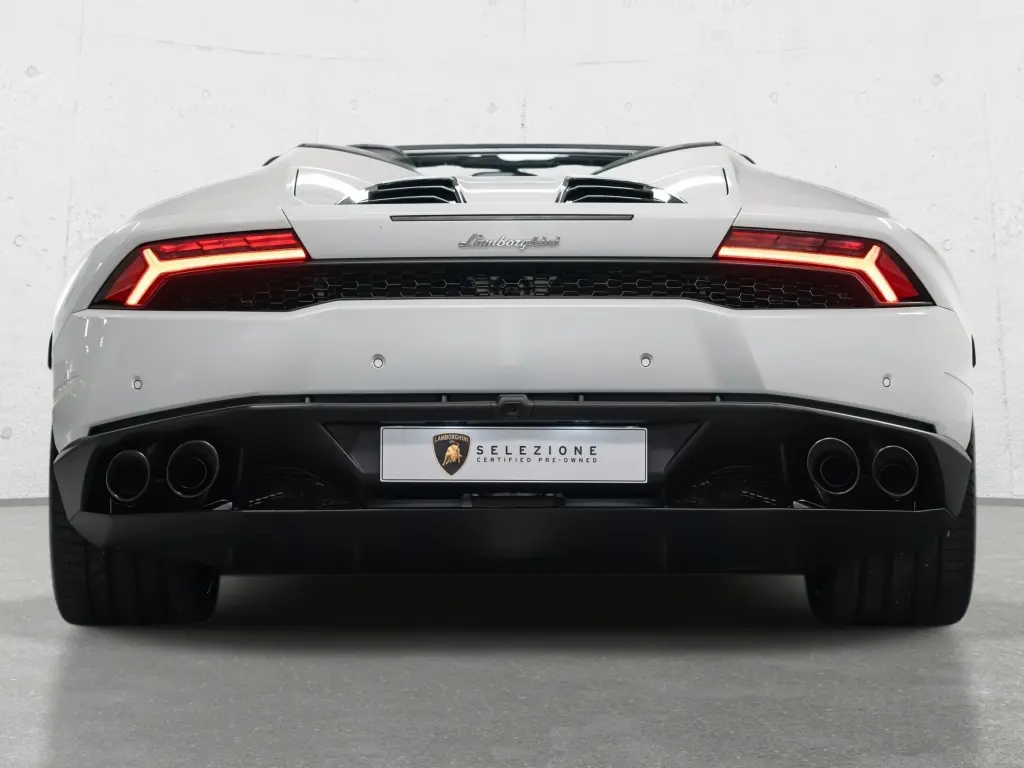 Huracán Lamborghini con acabados en Bianco Icarus con Nero