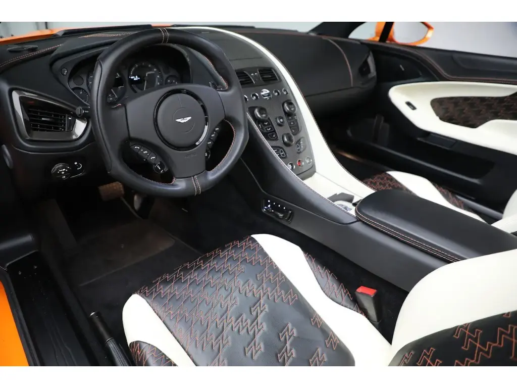 アストンマーティン中古 | 2018 Vanquish Zagato Speedster